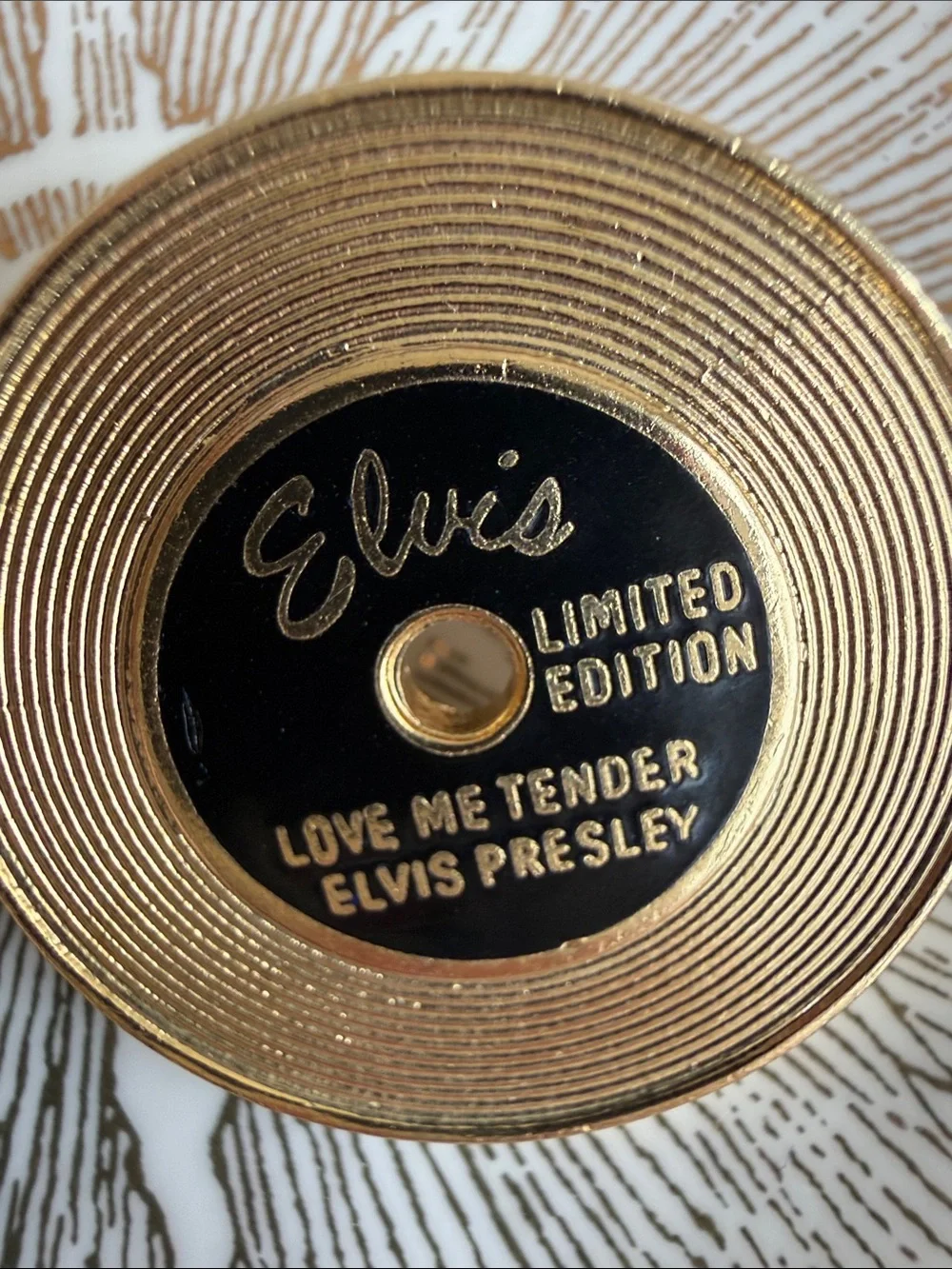 Vintage Elvis Limited Edition 'Love Me Tender' Gold Record Pin - Picture 2 of 3